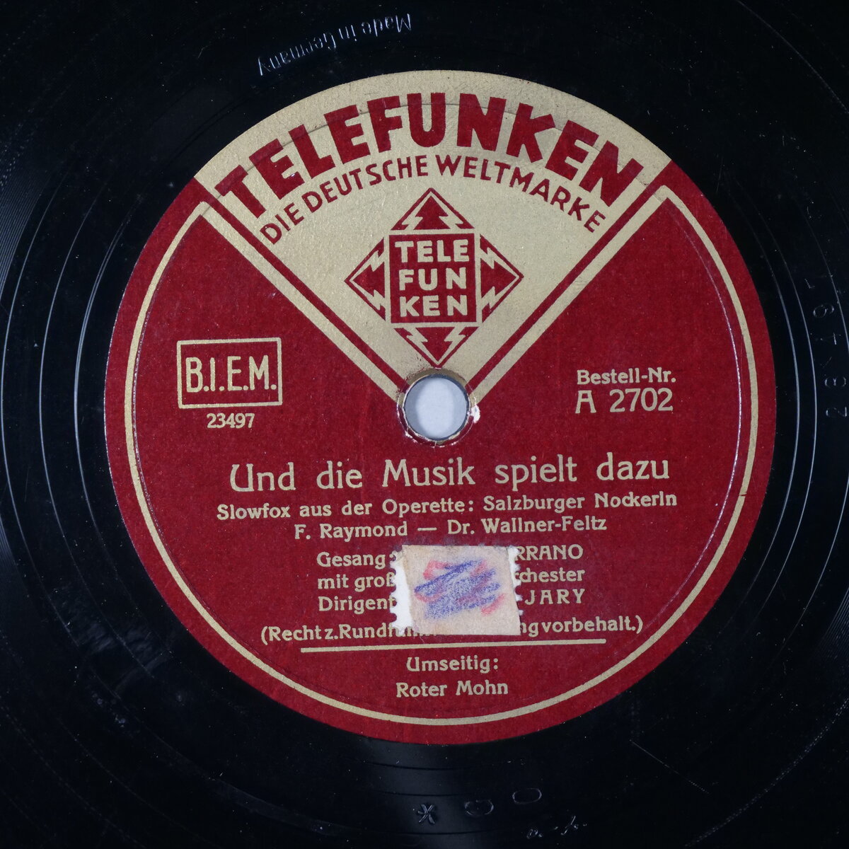 Und die Musik spielt dazu