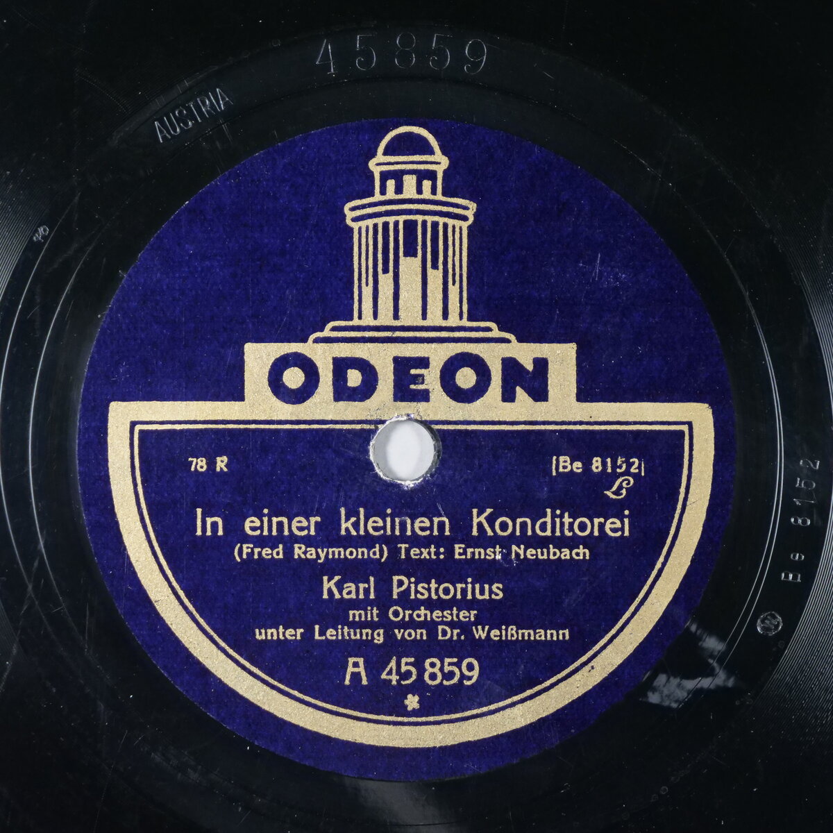 In einer kleinen Konditorei