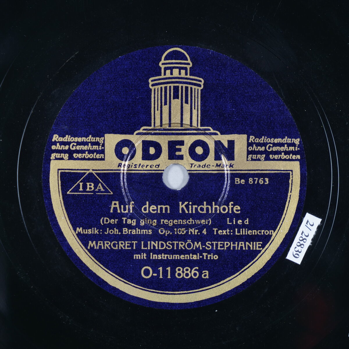 Auf dem Kirchhofe