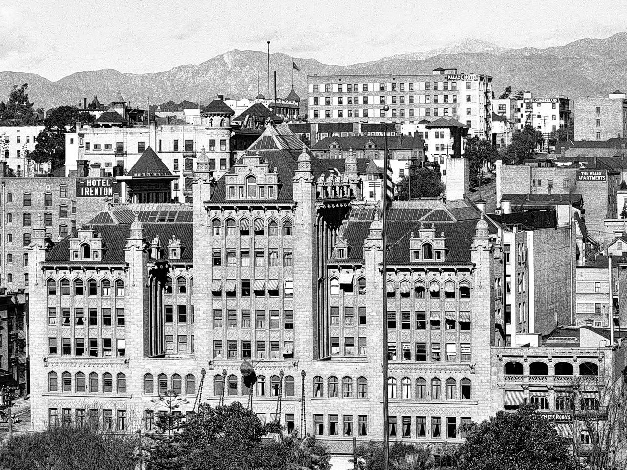 Philharmonic Auditorium, C. C. Pierce, Public domain, via Wikimedia Commons