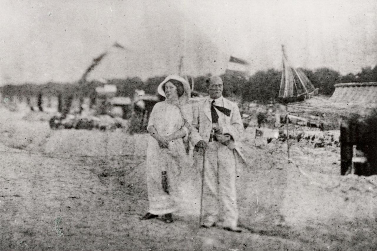 Arnold Schönberg auf Sommerfrische in Karlshagen. Arnold Schönberg Center, CC BY-SA 3.0 AT